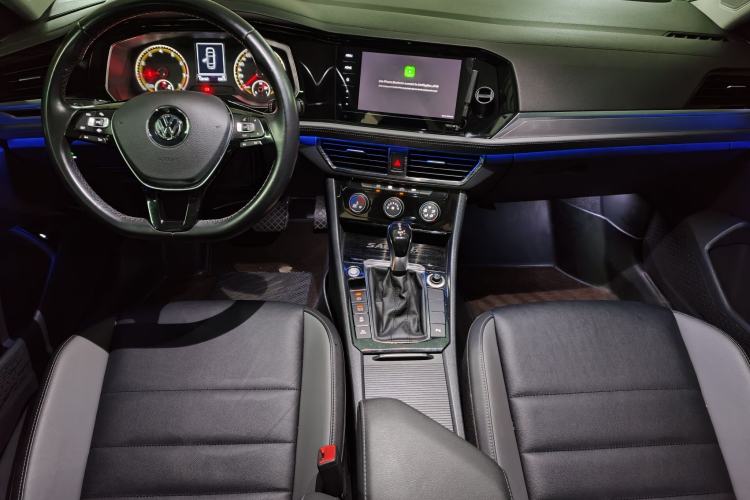 Used Volkswagen Sagitar 2020 200TSI DSG Comfort Version China VI Standard Center Console