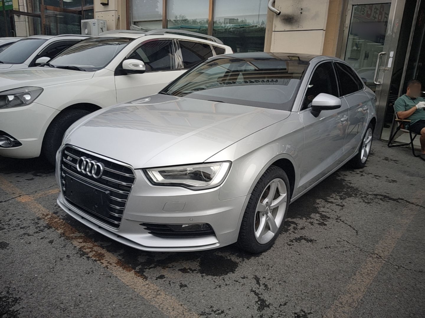 Unter der Vorderseite des Autos