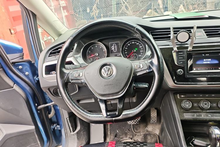 Used Volkswagen Touran 2016 Volkswagen Touran L 280TSI DSG Comfort Edition Steering Wheel
