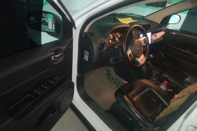 Used Jeep Compass 2014 2.0L two-wheel drive sport version Driver Seat