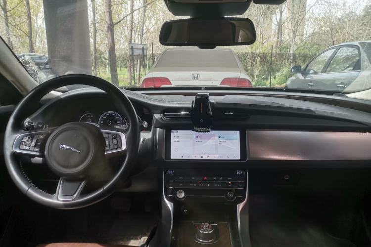 Used Jaguar XFL 2020 XFL 2.0T P250 Four-Wheel Drive Luxury Edition Interior 4