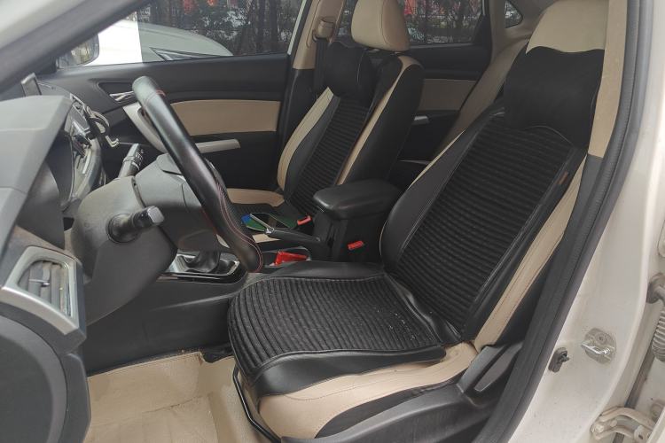 Used Changan Alsvin V7 2015 1.6L Manual Enjoyment Model China IV Standard
