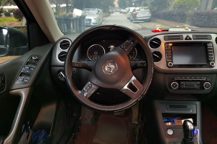 Used Volkswagen Tiguan 2012 2.0 TSI Automatic All-Wheel Drive Elite Edition Steering Wheel