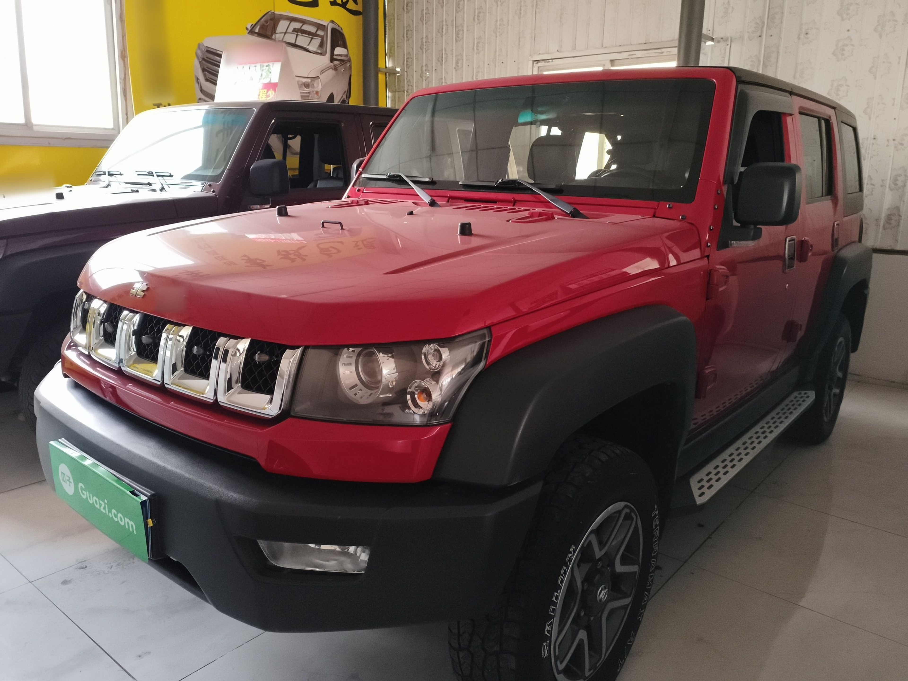 تحت مقدمة السيارة