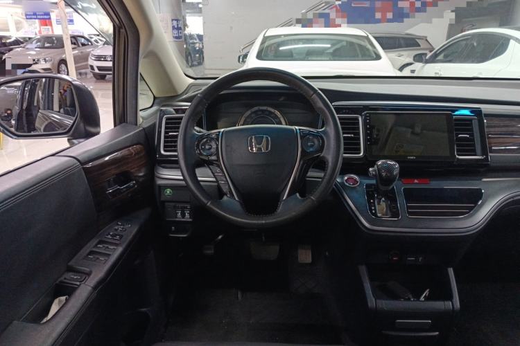 Used Honda Elysion 2016 2.4L Style Edition
