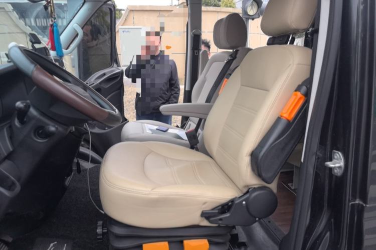 Used Iveco Eurocargo 2021 3.0T Automatic Super-Rui Short Wheelbase Low-Roof Manual-Door F1C
