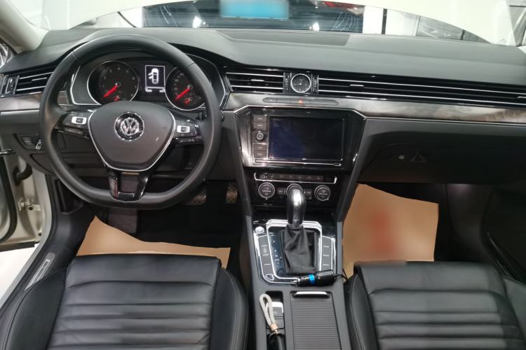 Used Volkswagen Magotan 2019 330TSI DSG Luxury Model China V Standard Center Console