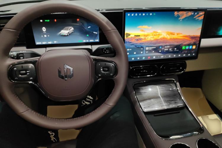 Used Leapmotor C11 2024 Range-Extended 300 Luxury Edition Center Console