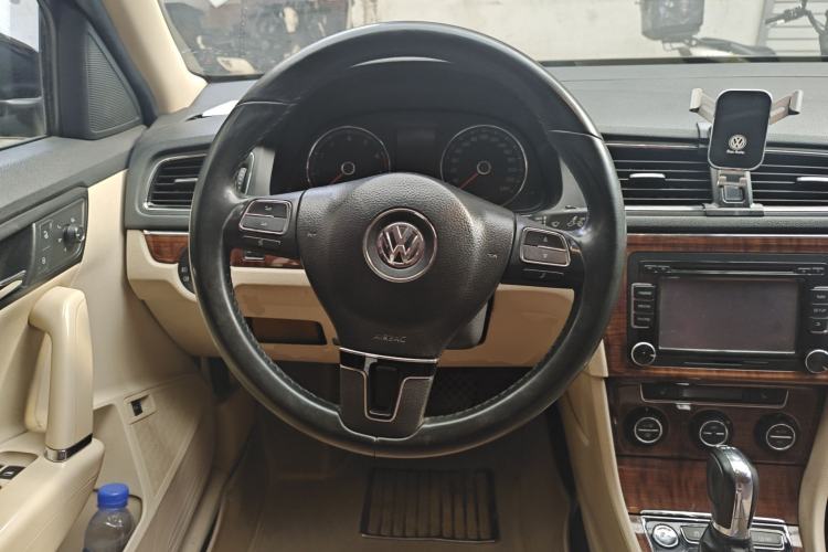 Used Volkswagen Lavida 2013 1.4 TSI DSG Luxury Navigation Edition
