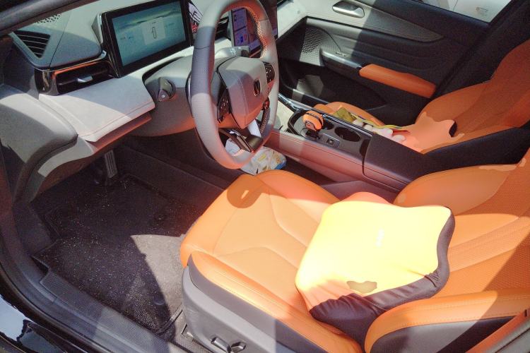 Used CHANGAN UNI-V 2025 Model Third-Generation 2.0T Dynamic Edition
