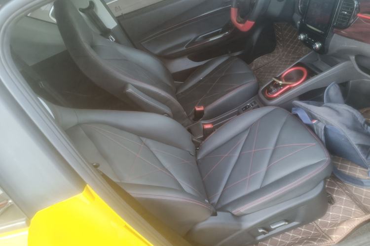 Used Chery QQ Little Ant 2022 Sweet Pink Edition Half-Sugar Version 3-Cell Lithium 30kW 301km Right Front Seat