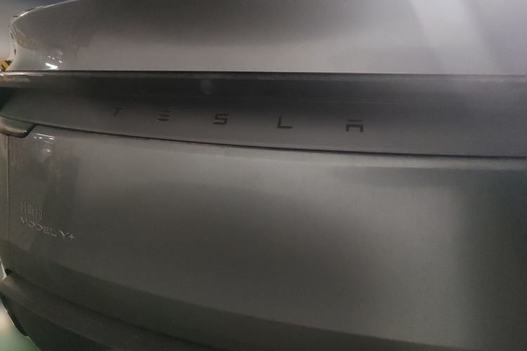 Used Tesla Model Y 2025 Long-Range All-Wheel-Drive Version
