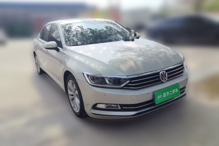 Used Volkswagen Magotan 2018 330TSI DSG Luxury Model Front Right 45 Deg