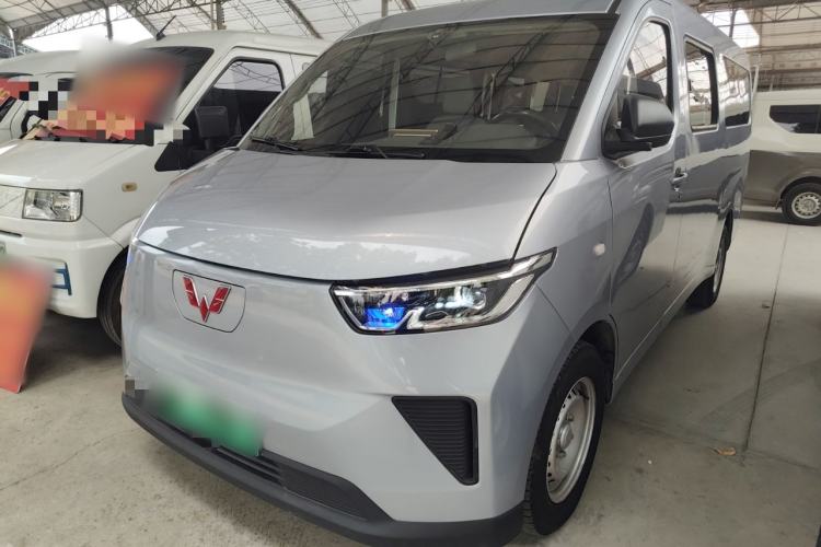 Used Wuling Yangguang 2024 300KM Comfort Version Passenger Van 75kW