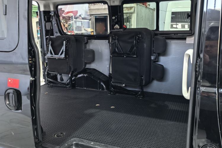 Used SAIC MAXUS Xintu V80 2023 2.0T Manual Classic Aoyuntong Short Wheelbase Ultra-Low Roof 7/8/9-Seater