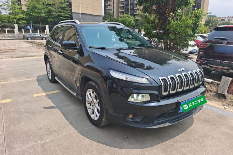 Used Jeep Cherokee 2016 2.4L Leading Edition Front Right 45 Deg