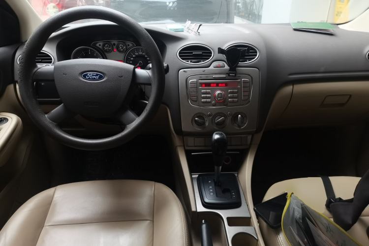 Used Ford Focus 2009 Sedan 1.8L Automatic Fashion Edition