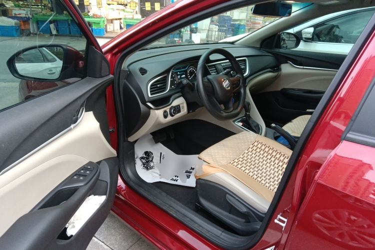 Used Buick GT 2017 15N Automatic Elite Version Driver Seat