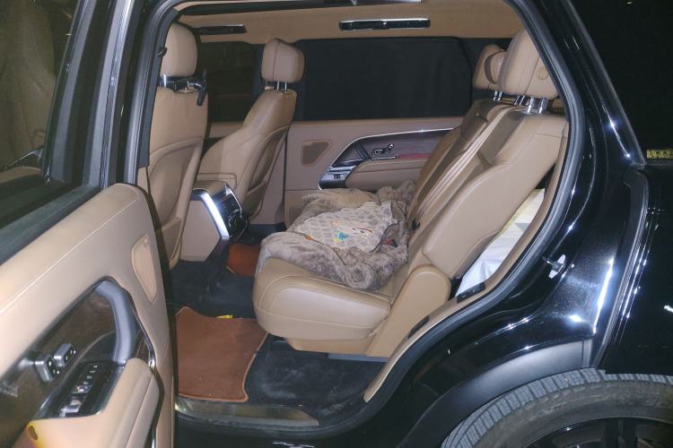 Used Land Rover Range Rover 2023 3.0 L6 400 PS Prestige Seven-Seater Extended Version
