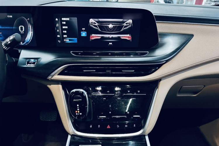 Used Buick GL8 2021 ES Landtrek 653T Luxury Model
