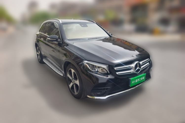 Used Mercedes-Benz GLC 2018 GLC 260 4MATIC Luxury Model Front Right 45 Deg