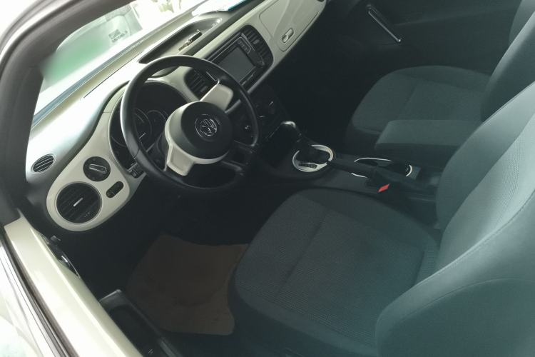 Used Volkswagen Beetle 2015 180TSI model
