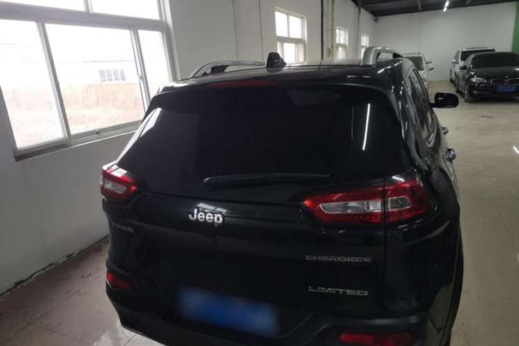 Used Jeep Cherokee 2017 2.0L Superior Edition