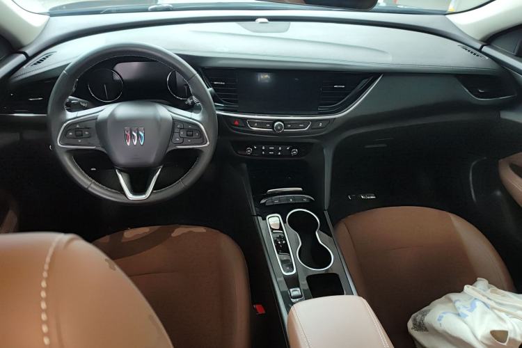 Used Buick Regal 2024 28T Luxury Edition Center Console