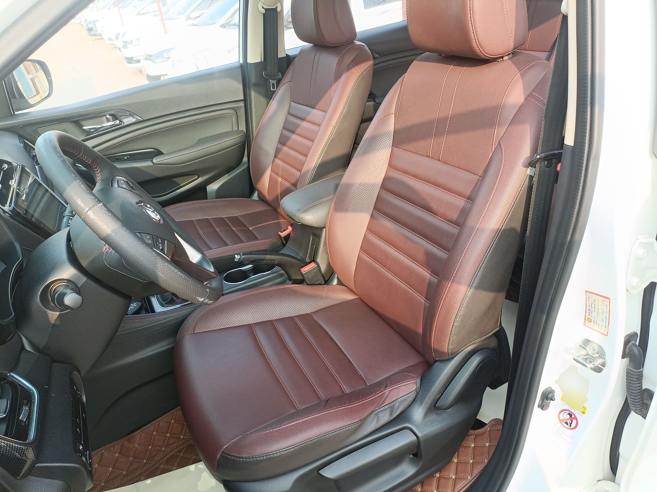 Переднее сиденье в автомобиле