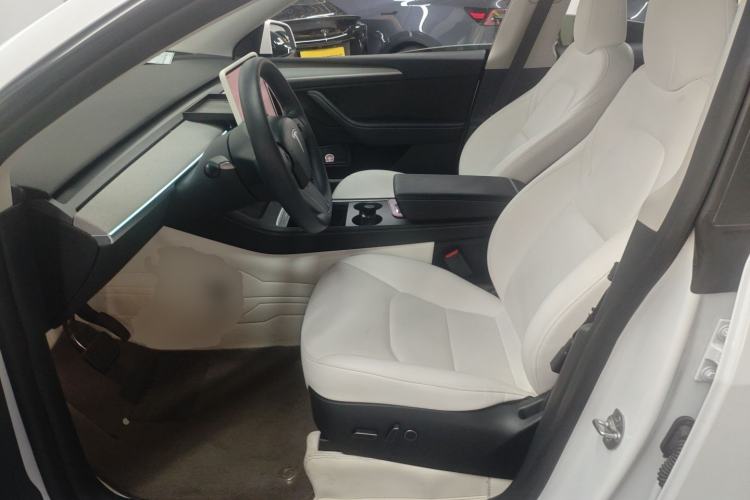 Used Tesla Model Y 2023 Long-Range All-Wheel-Drive Version Left Front Seat