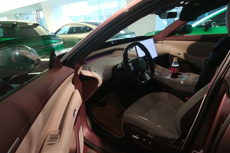 Used Xiaomi Auto YU7 2025 Ultra-Long Range High-Performance All-Wheel-Drive Max Edition
