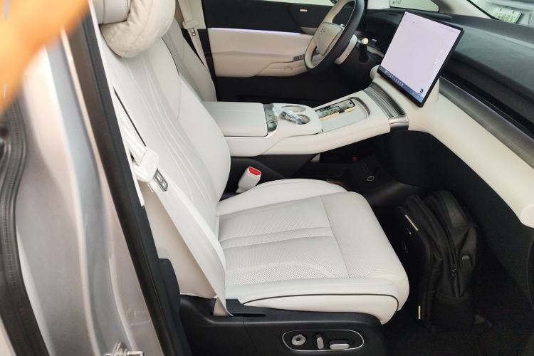 Used XPeng X9 2024 702 Ultra-Long Range Max
