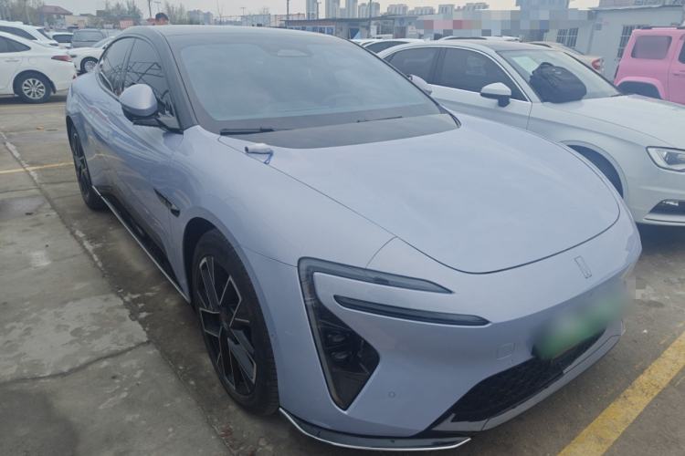 Used Avatr 06 2025 Pro Range-Extended Edition Front Right 45 Deg