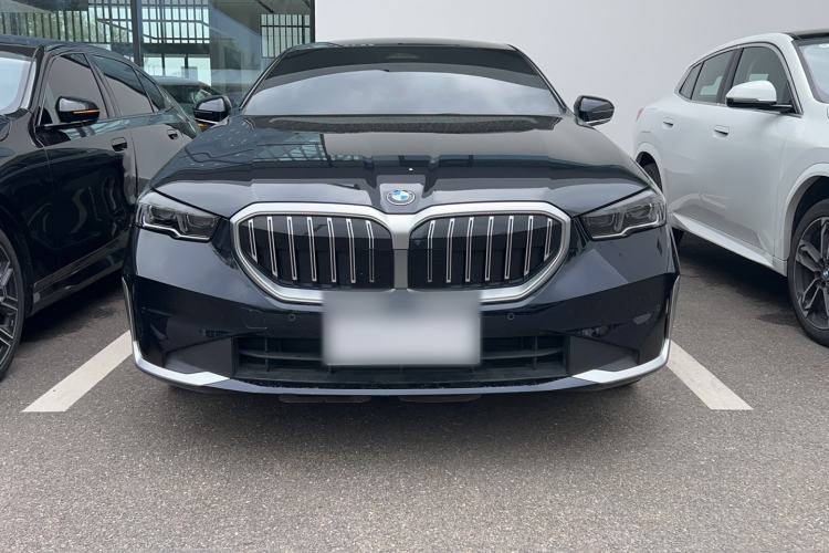 Used BMW 5 Series 2024 530Li Leading Luxury Package Exterior 1