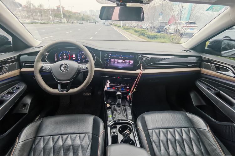 Used Volkswagen Passat 2020 330TSI Luxury Edition China VI Interior 1