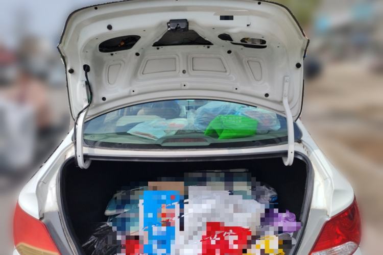 Used Hyundai Verna (older generation) 2010 Sedan 1.4L Manual Comfort GS Trunk