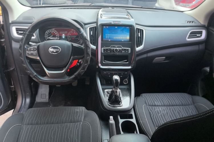 Used SWM X7 2016 1.8L Manual Comfort Version 7 Seats Center Console