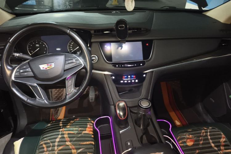 Used Cadillac XT5 2018 25T Luxury Model Center Console