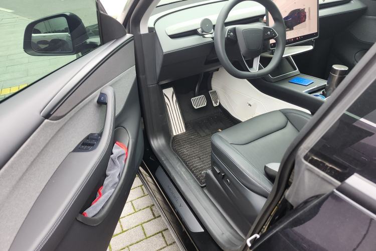 Used Tesla Model Y 2025 Rear-Wheel-Drive Version Driver Seat