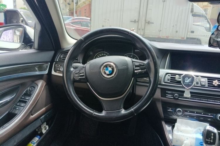 Used BMW 5 Series 2014 525Li Luxury Design Package Steering Wheel