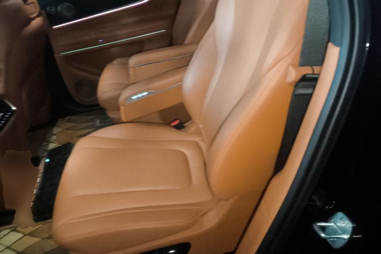 Used Hima AITO M9 2024 Range-Extended Max Edition 42 kWh 6-Seater Version Left Rear Seat