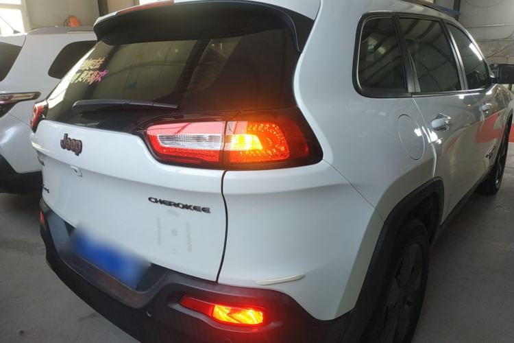 Used Jeep Cherokee 2016 2.4L 75th Anniversary Edition Rear Right 45 Deg