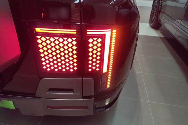 Used Yangwang U8 2023 Luxury Edition Right Rear Taillight
