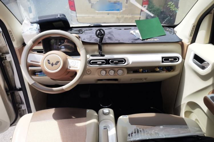 Used Wuling Hongguang MINIEV 2024 3rd Generation 215km Youth Edition Center Console