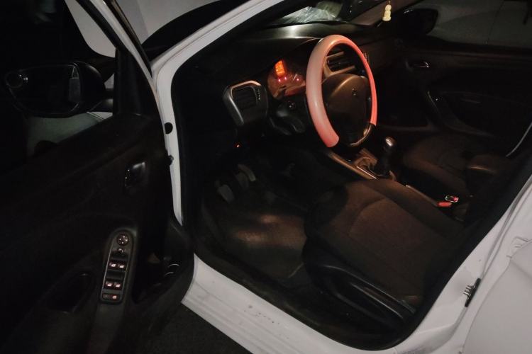 Used Citroen Elysee 2015 Zhishang Edition 1.6L Manual Fashion Model Driver Seat