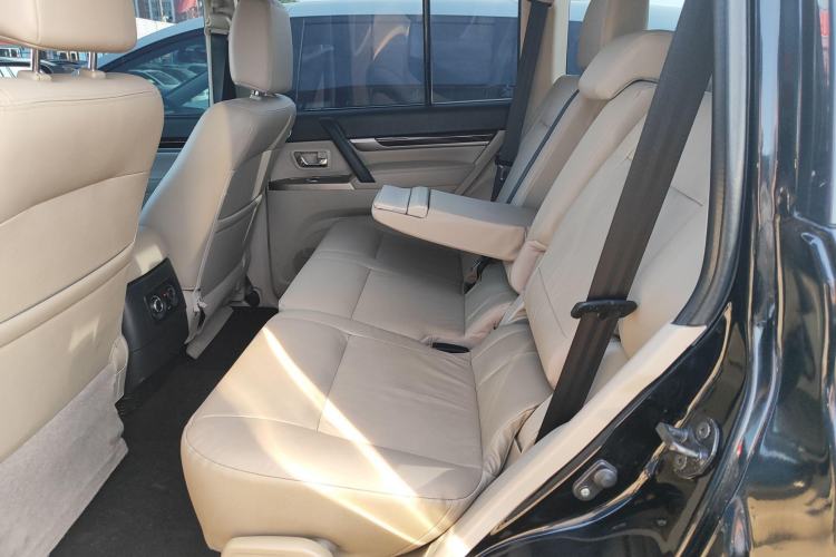 Used Mitsubishi Pajero 2018 V97 3.8L 5-Door GLS Sunroof – Middle East