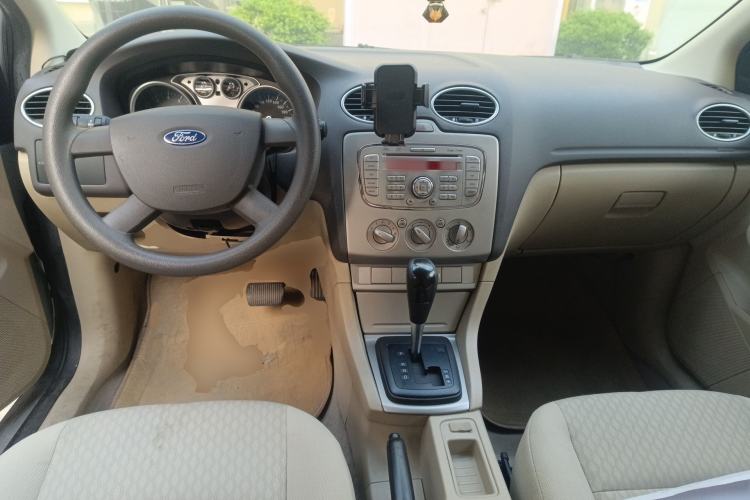 Used Ford Focus 2012 Sedan Classic 1.8L Automatic Base Model Center Console