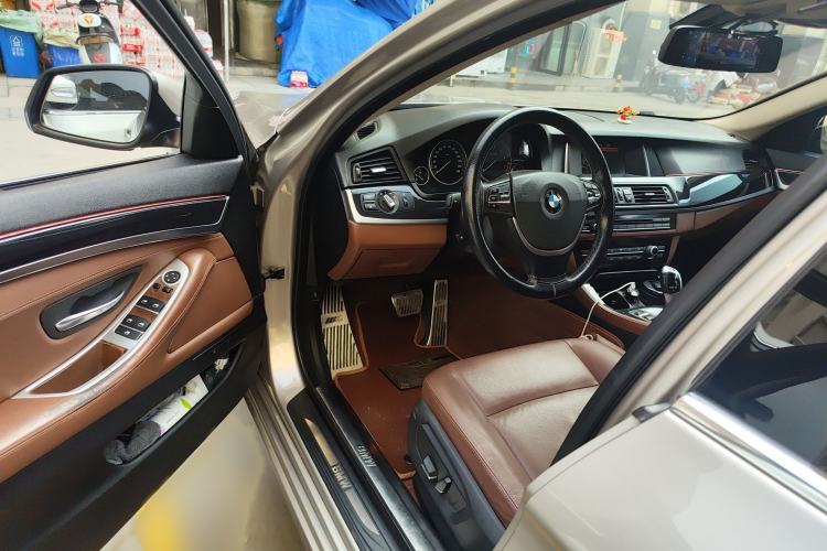 Used BMW 5 Series 2014 520Li Elegant Model
