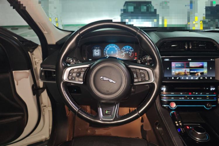 Used Jaguar F-PACE 2016 2.0T Two-Wheel-Drive R-Sport Sport Edition
