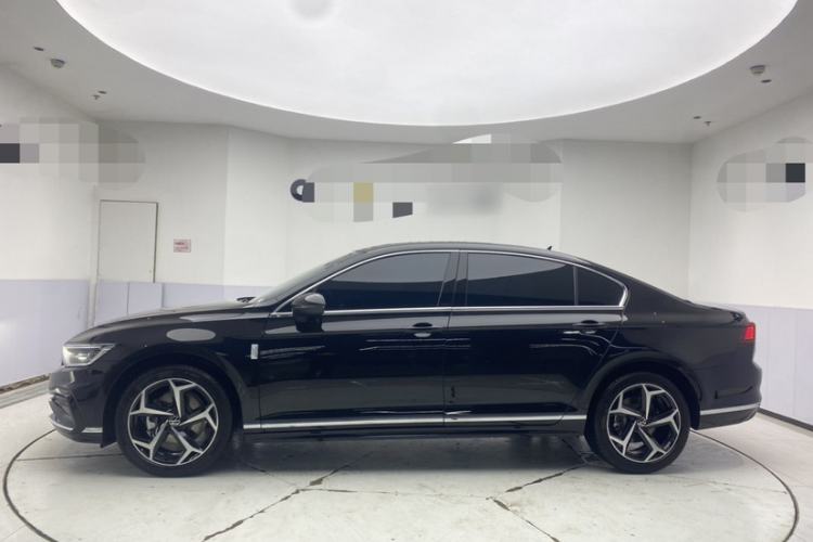 Used Volkswagen Magotan 2026 30 Million Vehicles Selected Model 380TSI DSG Luxury Edition Exterior 1